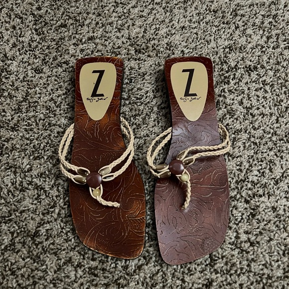 Sandals - Picture 1 of 3